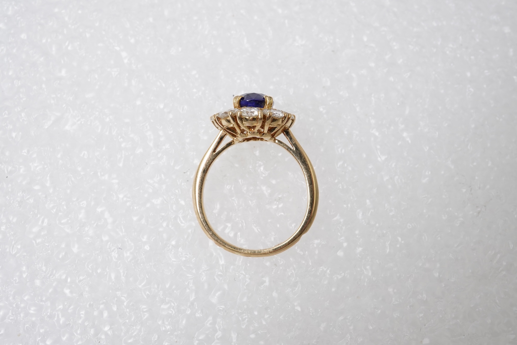 Monture Mauboussin, a sapphire and diamond cluster ring